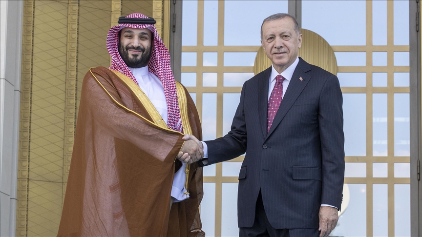 aa_arabic's tweet photo. استقبل الرئيس التركي رجب طيب #أردوغان ولي العهد السعودي الأمير #محمد_بن_سلمان، وسط مراسم رسمية في المجمع الرئاسي بالعاصمة #أنقرة.
#تركيا 🇹🇷 #السعودية 🇸🇦
https://t.co/xEZh4852e9 https://t.co/tUDygISIWp