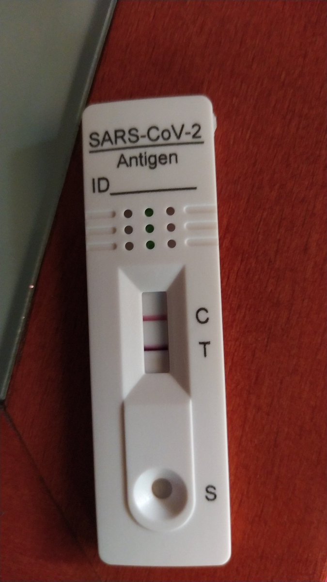 AlGgJBb's tweet photo. Este es el test de antígenos de mi hija el pasado lunes... Hilo va... 🧵 https://t.co/6XckXRVxU3