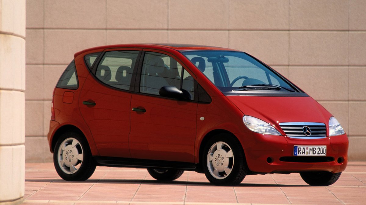mujeeerrr22319's tweet photo. Después de volver loco a @bukowk viendo cientos de coches conmigo (mi madre le dice que es un santo por aguantarme) al fin encontramos lo que buscaba y juntos fuimos a probarlo y comprarlo.
Por supuesto no es este, es mil veces más viejo, pero es el modelo y color.

Pues hoy ⏬ https://t.co/CkgeBDXPf3