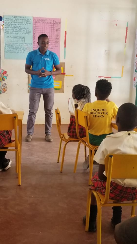 purifaaya's tweet photo. Our Carbon Projects Coordinator @Oyo_GuyAmaRo having a Friends of the Environment Talk with the Students of Clarke Junior School during their Green Week.
#CarbonFootPrint🍃 #Recycle♻️
#FriendsoftheEnvironment #GreenWeek https://t.co/x7JGBsY4QT