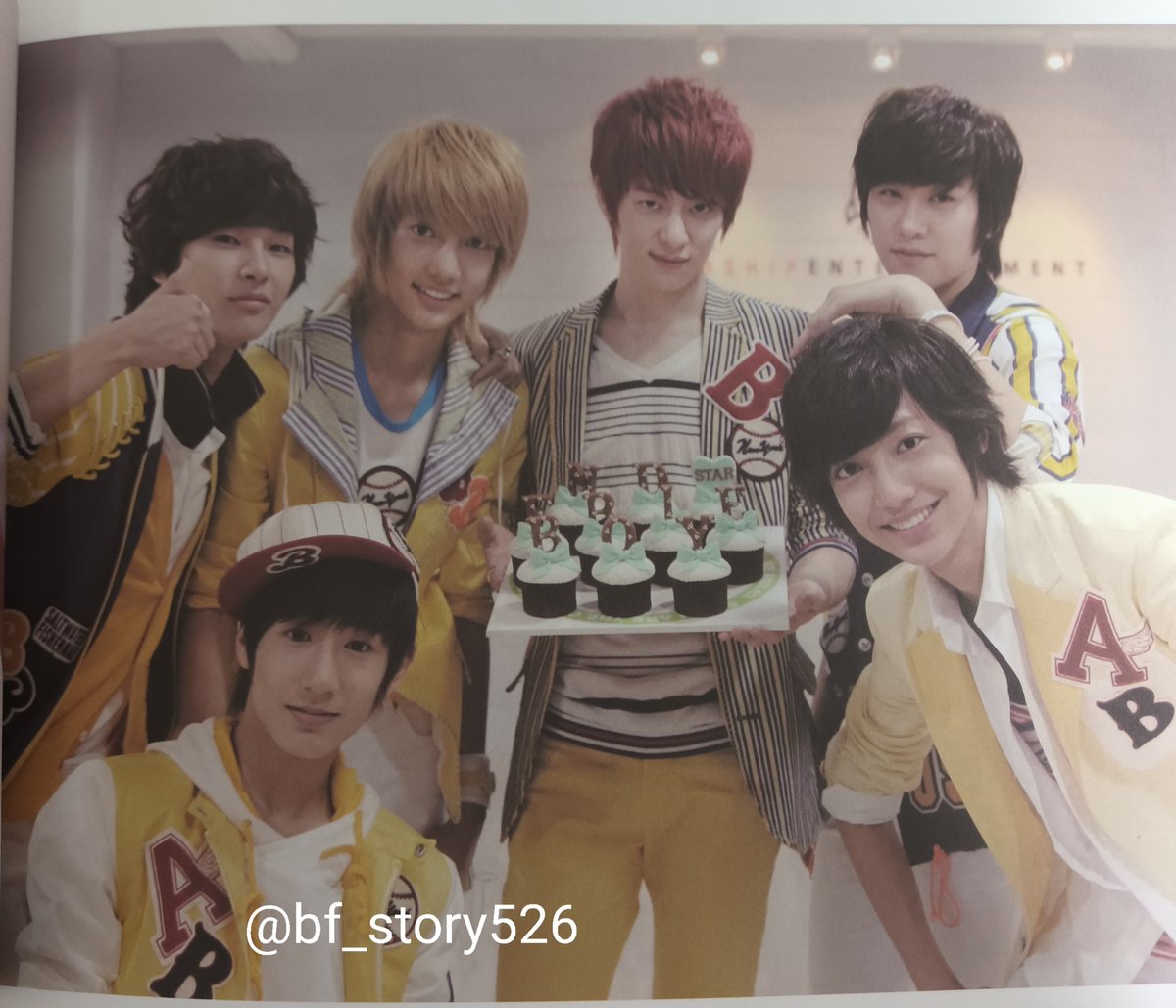 bf_story526's tweet photo. 옛날 화보집 꺼내 봄..
와기들 너무 잘 컸다 ㄹㅇ https://t.co/GSTCfvJycP
