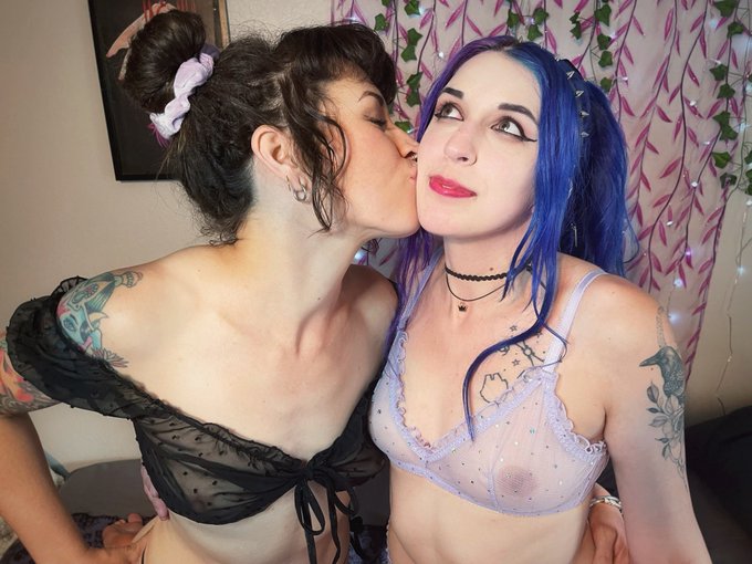 Don&rsquo;t miss this sexy as hell and extremely adorable video with me and @TeaRexQueen Get it now for only<a href="/tag/altgirlsdoitbetter"class="tags"><span>#altgirlsdoitbetter</span></a><a href="/tag/ikissedagirlandilikedit"class="tags"><span>#ikissedagirlandilikedit</span></a><a href="/tag/ticklefetish"class="tags"><span>#ticklefetish</span></a>