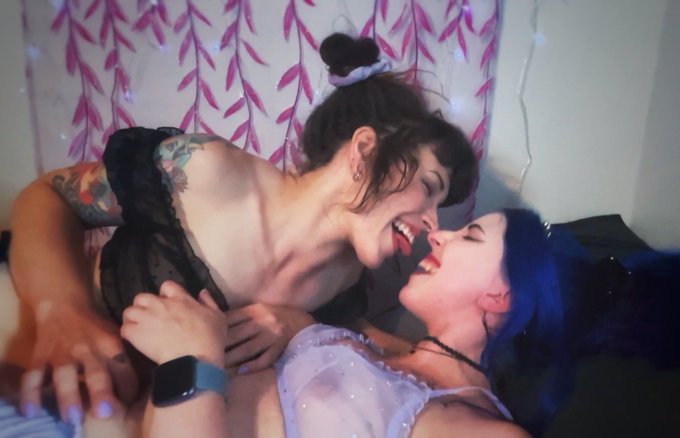 Don&rsquo;t miss this sexy as hell and extremely adorable video with me and @TeaRexQueen Get it now for only<a href="/tag/altgirlsdoitbetter"class="tags"><span>#altgirlsdoitbetter</span></a><a href="/tag/ikissedagirlandilikedit"class="tags"><span>#ikissedagirlandilikedit</span></a><a href="/tag/ticklefetish"class="tags"><span>#ticklefetish</span></a>