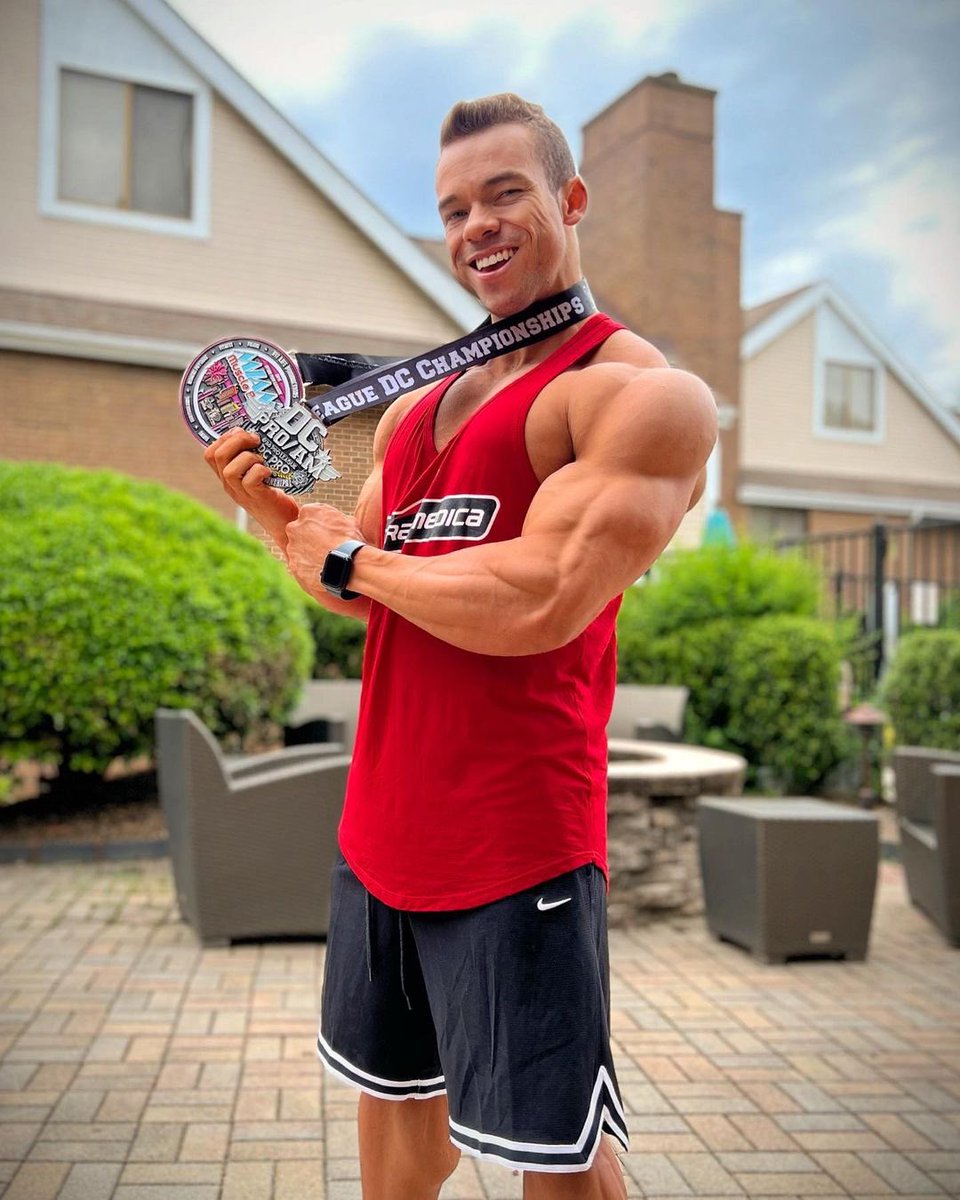 miamusclebeach's tweet photo. What winning looks like, @vitorchavespro! 💪💪💪
#MIFE #MIFE2022 #miamimuscle #miamievents #miamimusclebeach #bodybuildingcompetition #bodybuilding #workingout #workout #gymlovers https://t.co/tsTr2eq4XX