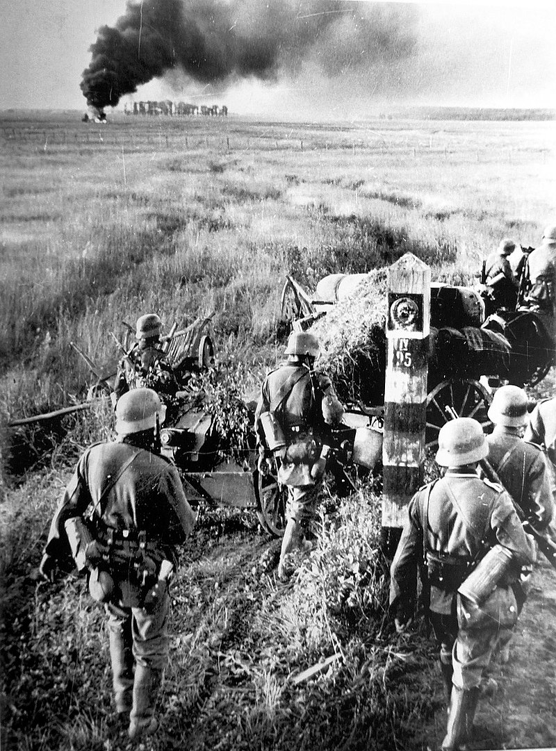 CyberChev's tweet photo. 22 Haziran 1941.
Almanya, Sovyetler Birliği'ne karşı Barbarossa Harekatını başlattı. Doğu Cephesi açılıyor... #war #WW2 #WWII #worldwar2 #history https://t.co/2DUXy02a1F