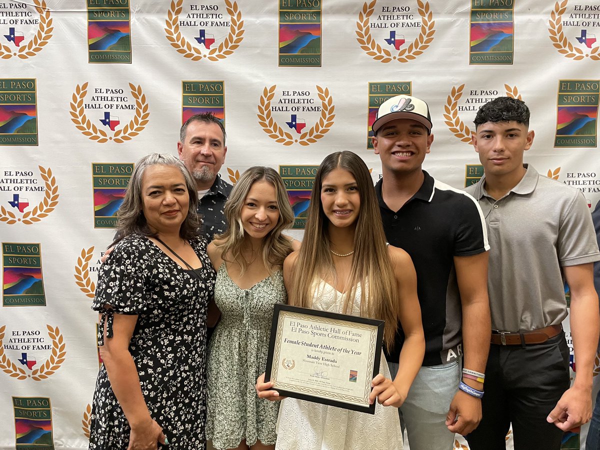 MadelinEstrada4's tweet photo. Yesterday at the hall of fame awards ❤️thank you to my coaches and family once again couldn’t do this without you guys🥇 https://t.co/rVcPjd6grR