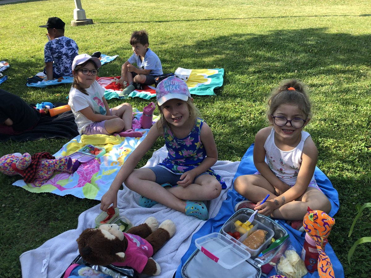 CorrinneD85's tweet photo. Beautiful morning for our Teddy Bear Picnic! 🧺🐻☀️  #yearendfun #smilesallaround #teddybearpicnic #kindergarten @StFrancisLondon @LDCSB https://t.co/Hul6QE22z9