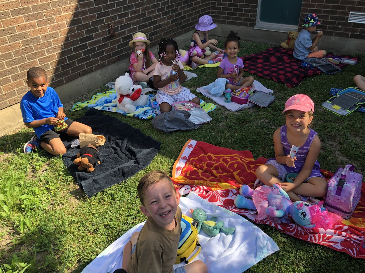 CorrinneD85's tweet photo. Beautiful morning for our Teddy Bear Picnic! 🧺🐻☀️  #yearendfun #smilesallaround #teddybearpicnic #kindergarten @StFrancisLondon @LDCSB https://t.co/Hul6QE22z9