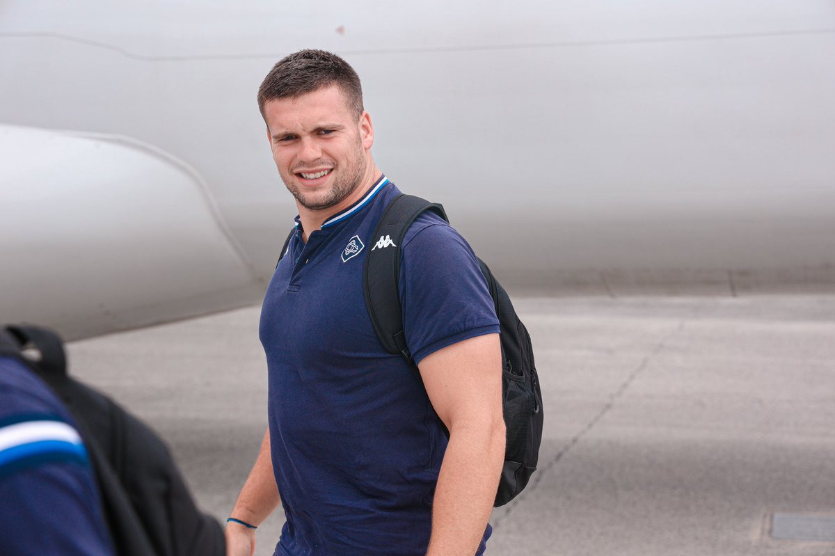 CastresRugby's tweet photo. Bonjour Paris ! 👌🏻✈️

#COMHR #FinaleTOP14 https://t.co/e0nNk5zM3x