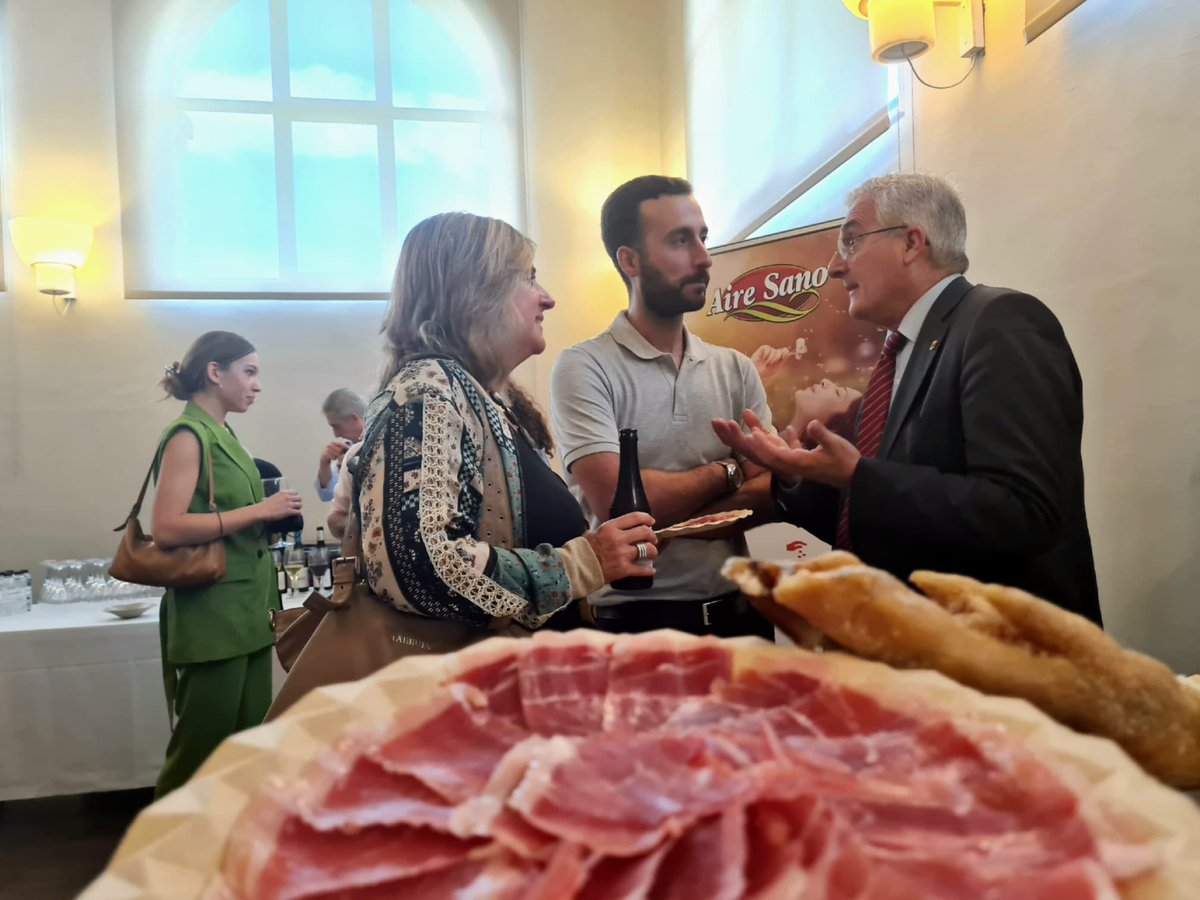 Gracias a la Vicedecana Lorán por su compromiso con los <a href="/aragonalimentos/">Aragón Alimentos</a> en el excelente congreso  <a href="/cytacesia_2022/">cytacesia_2022</a> y a todas las marcas colaboradoras. #Ingenieria #Tecnología #Investigación #Innovación #Alimentación #AragonAlimentosNobles #LoquevesEs