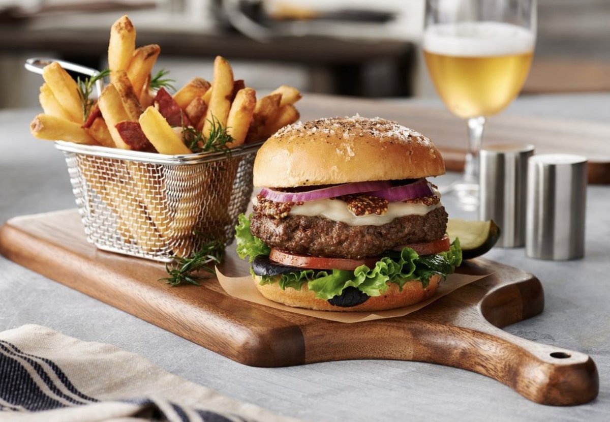 WalkingMatters's tweet photo. Beers and Burgers...what could be better?!
#TabletopMatters
#theartofpresentation @steeliteusa #steelite #steeliteexperience #beer #burger #creations #tabletop #innovation #hospitality https://t.co/IghndXJnV9