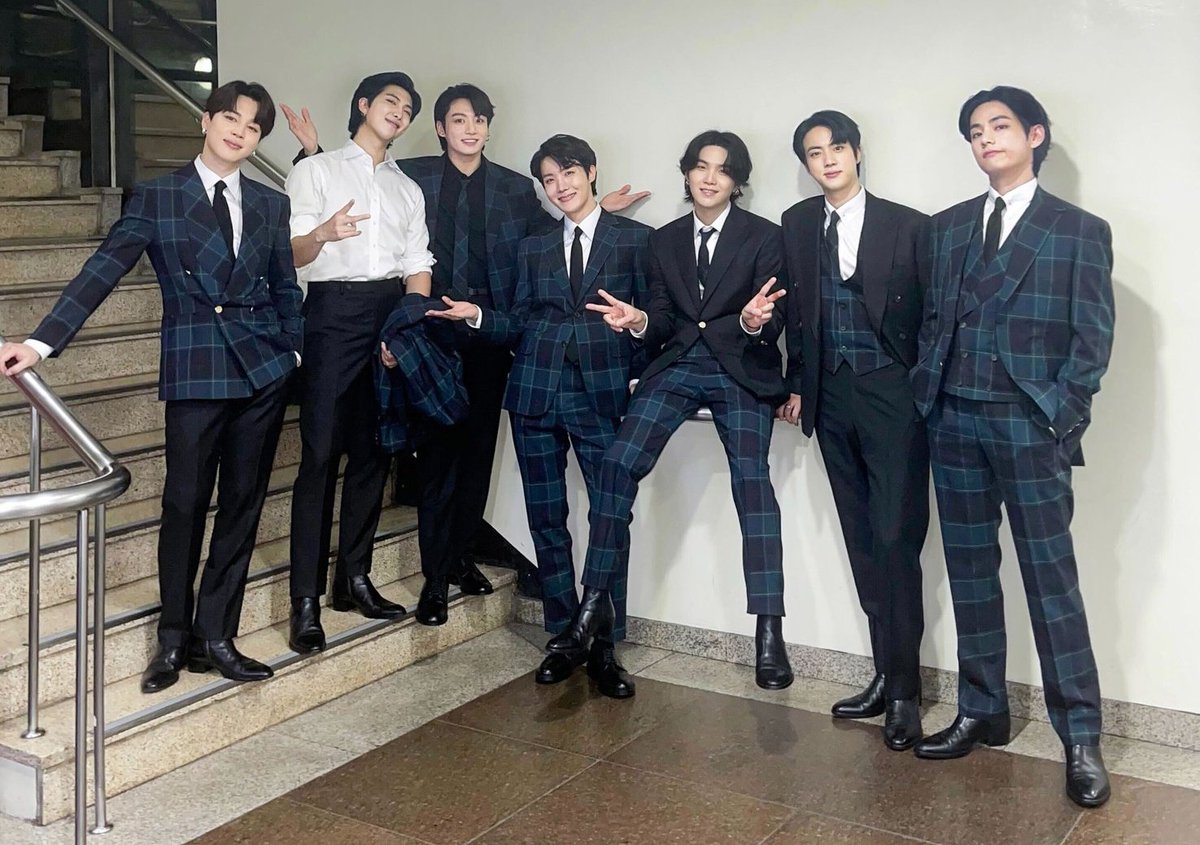 tsunami_lonely's tweet photo. ARMY will never go away. ARMY will stand beside #BTS no matter what, always and forever.
Take all the time you need @BTS_twt. #BTSItsOkayToRest #Got_ARMY_Behind_YOU
#APOBANGPO
#ARMYwithyouBTS
#Purpleshieldsup
#ArmyForeverBangtanForever https://t.co/U1HzVUEkoe