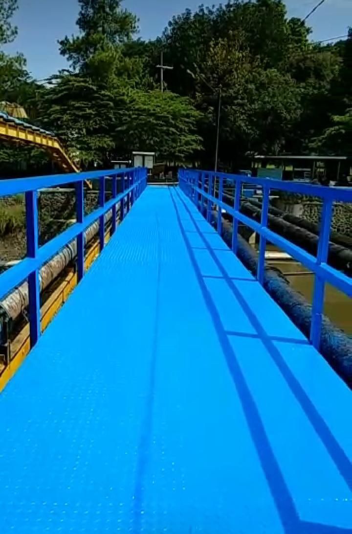 OyiThokWes's tweet photo. Kondisi jembatan belakang taman rekreasi sengkaling pasca banjir bandang.
@infomalang

PAS JEBOL         ll  WES APIK MANENG https://t.co/2BpTK7d3by