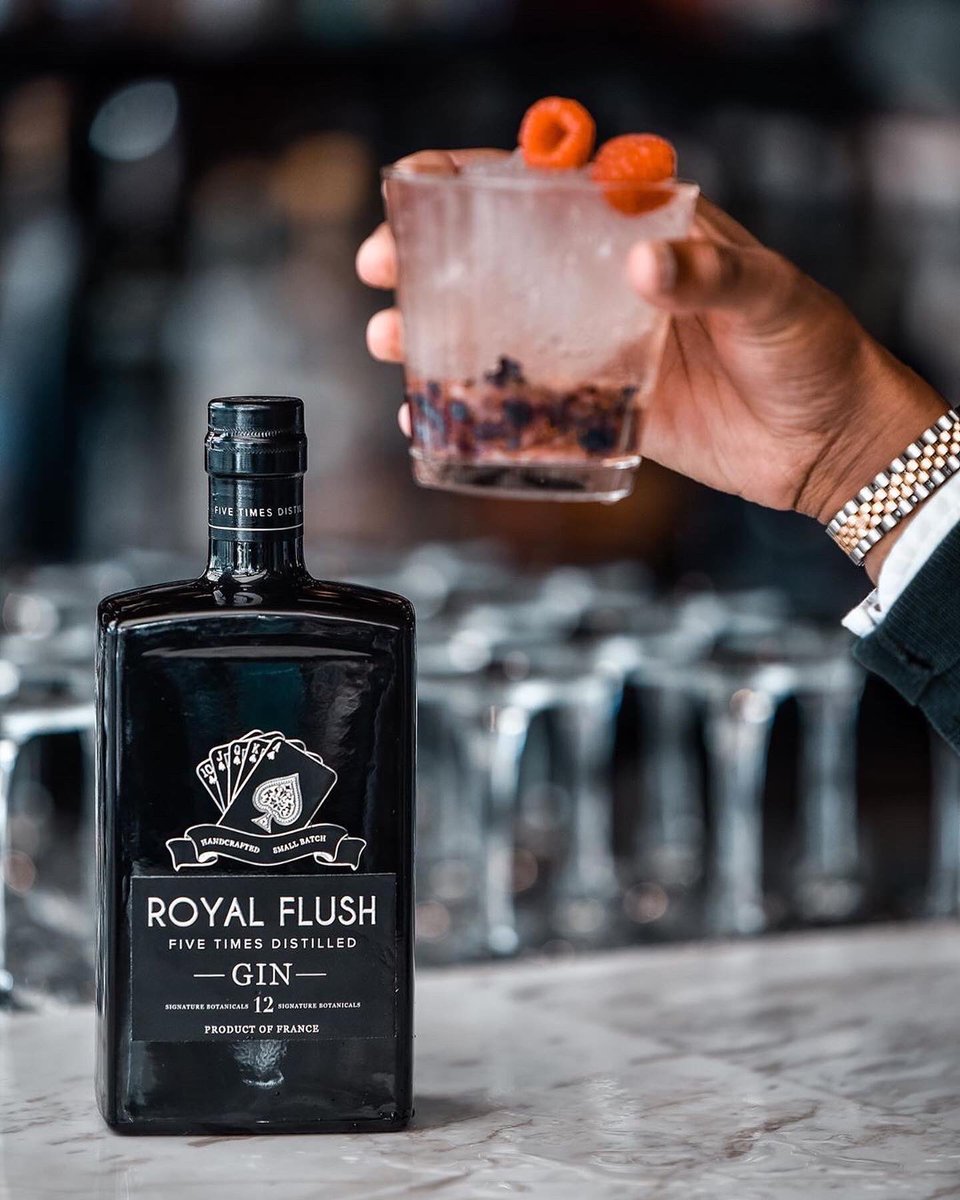 FineBrandsBW's tweet photo. Bold &amp; luxurious ♠️

#RoyalFlushGin #5timesdistilled #FineBrandsBW https://t.co/CFTr8EDnn2