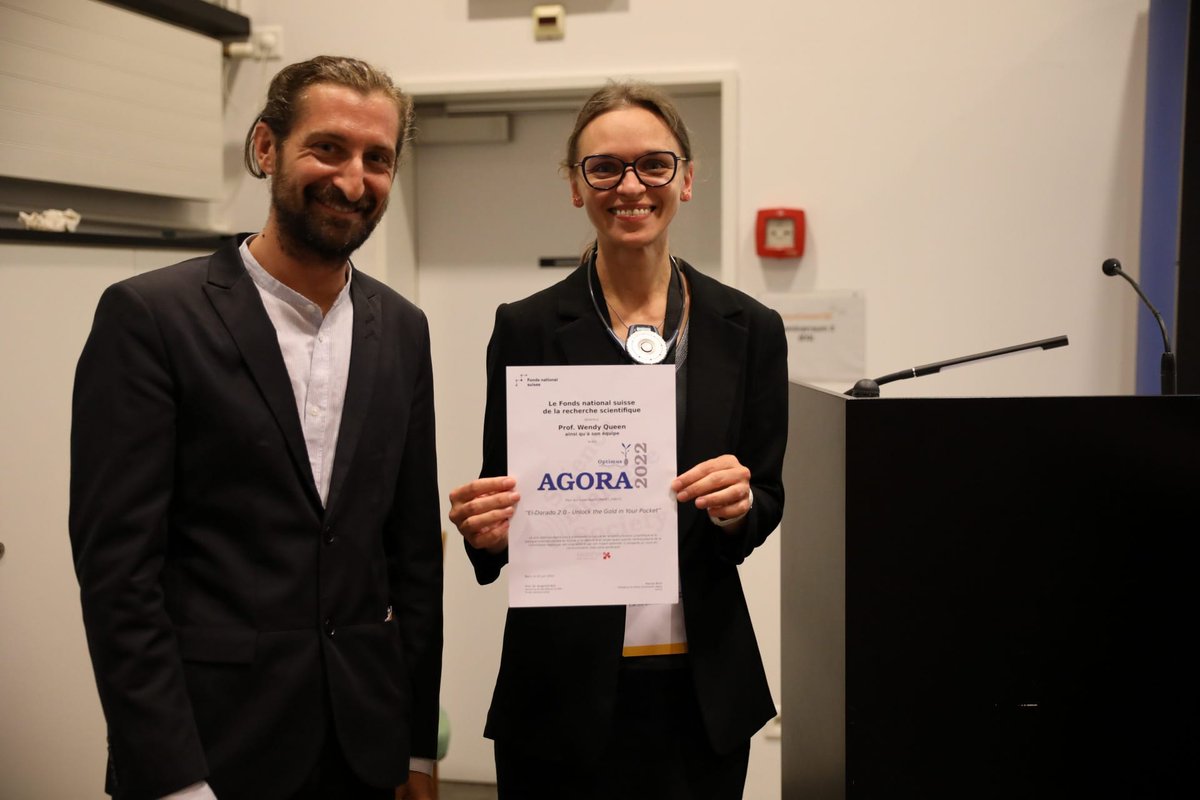 ScienceEtCite's tweet photo. Herzliche Gratulation an @MirkoBischBerg und das Team von @wendyqueenepfl1, die an der #ScienceComm22 soeben den Preis Optimus Agora vom @snf_ch entgegengenommen haben.

#wisskomm #sciencecomm https://t.co/wETHIr0Is5