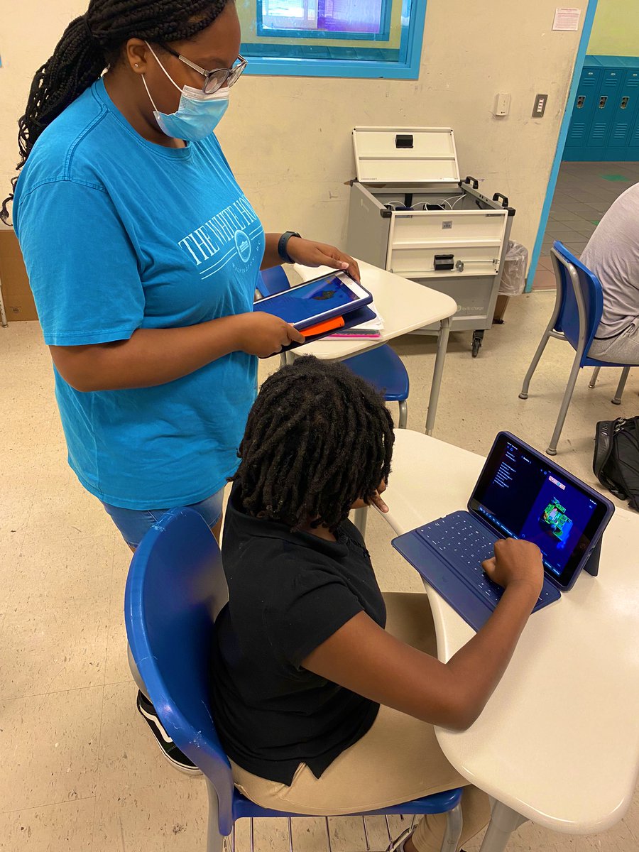 Coach2Success24's tweet photo. Students eager to learn and accomplished levels on Swift Playgrounds!🥳 #SummerLearning #SummerVibes #codinglife #codingisfun @MPSAL @EduCoach_BWade @LovePeace_Sci https://t.co/4ic9vW8gKQ