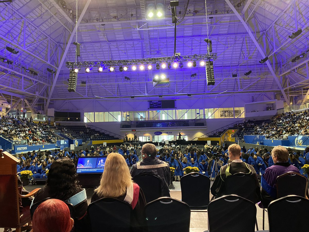 Our <a href="/TorontoMet/">Toronto Metropolitan University</a> <a href="/alumnitmu/">Toronto Metropolitan University Alumni</a> <a href="/fcstorontomet/">Faculty of Community Services</a> convocation keynote speaker requesting our graduands to stand &amp; congratulate their community, ancestors &amp; supports for lifting &amp; being their side while each student continued to be resilient during the most trying of times #Classof2022