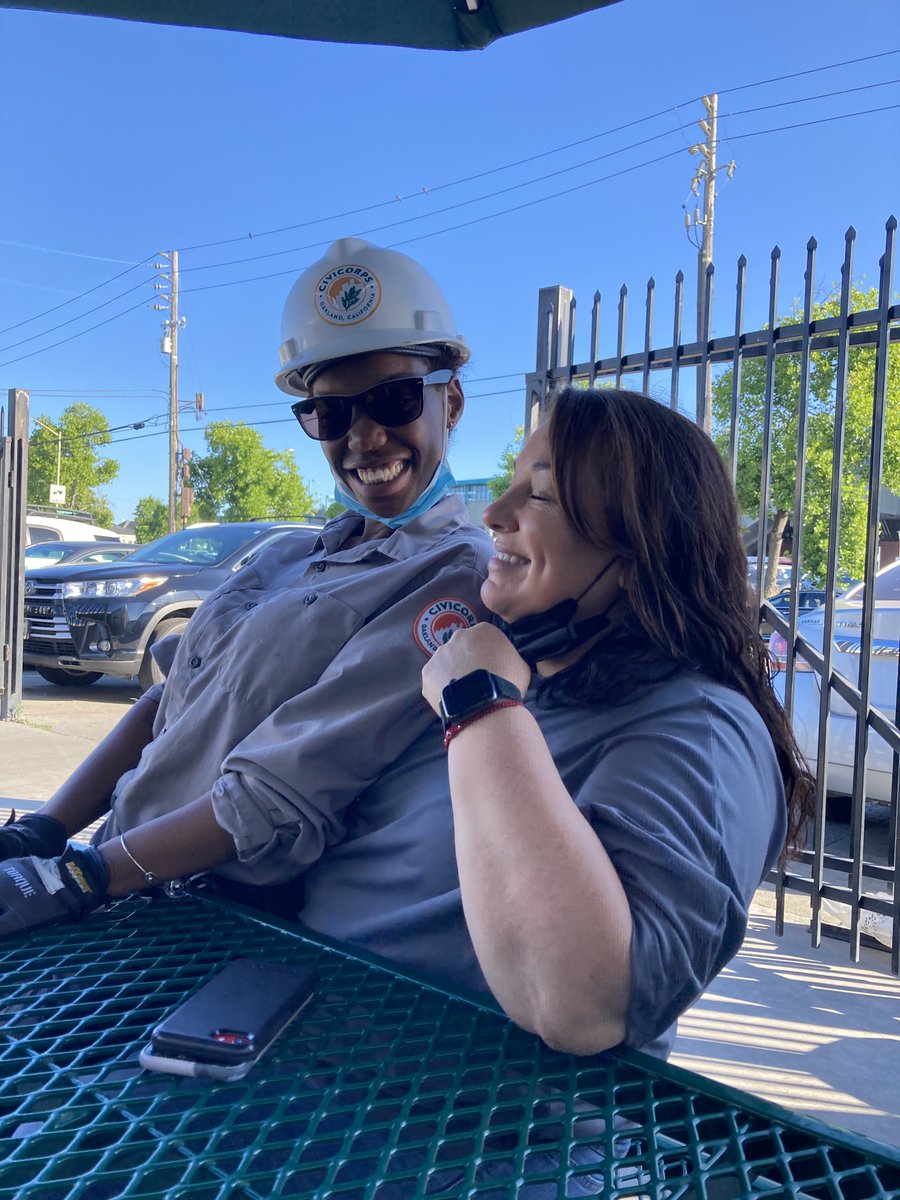 Civicorps's tweet photo. Conservation Intern Sydnie bringing the positive energy at line out before Corpsmembers head out to their project sites for the day. Find out more information about our #paidinternship here: https://t.co/uvRmgmQGrQ 
#LocalCorpsPride #ConservationCareers https://t.co/FcyBviMlxL