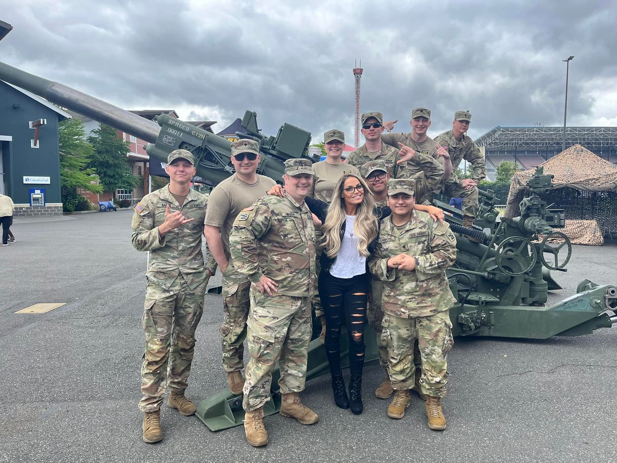 WANationalGuard's tweet photo. Thanks to @WWE Hall of Famers @trishstratuscom and @_SgtSlaughter for hanging out with us this weekend at @wasummercon #WWE https://t.co/Vm8Zmg5EM8