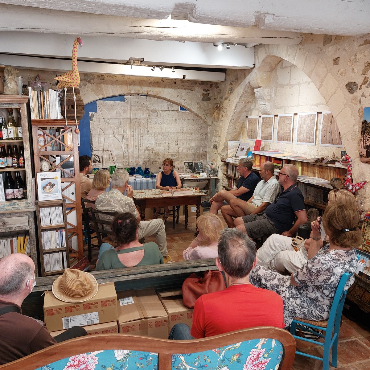 DeNaturaRerum1's tweet photo. @HaackMarieLaur2 C'était un grand plaisir pour le librairie comme pour les participants à la rencontre, de recevoir une éminente spécialiste des Etrusques ! A bientôt...
#Etrusques #Etrusque #Etrurie #Antiquité https://t.co/3zNAr77iRU