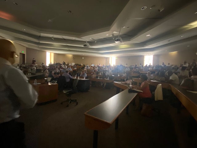 StanfordRock's tweet photo. #DirectorsCollege ended w/ a bang when the lights went out due to a heat wave. Attendees continued with the final session on the global economy & #corporate strategy. Thank you to all speakers/attendees, see you next year! #boardgovernance #boardgov #Corpgov #corporategovernance https://t.co/vd5xUao8ck