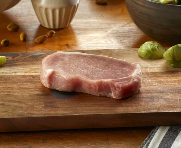 FrontiereMeats's tweet photo. Cooking pork? Here's how to nail it every time:
Let pork chops rest.
Measure the temp with a food thermometer.
Consider a pork brine.
Cook with a high sear to get a tasty crust on the chop.
#fronterenaturalmeats #ordermeatonline #pork #cookingpork https://t.co/rzZ4Tc8VC0 https://t.co/SORvRnU8tX