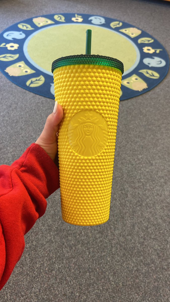 katieeeeestew's tweet photo. I have loved my pineapple tumbler from @Starbucks that is until this morning when one of my preschoolers said โIโve never seen a corn cup beforeโ.. sheโs totally right ๐คท๐ผโโ๏ธ #corncup #FAIL https://t.co/mGGQmUij8C