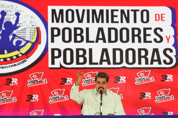 salainass's tweet photo. #InassInforma | Presidente @nicolasmaduro sostiene encuentro con el Movimiento de Pobladores y Pobladoras, donde ordena proteger a familias en situación de riesgo. #RefuerzaTuVacuna #INASS @magally_vina @pestana_jl @vmsfelicidad @ViceSocialT_ve https://t.co/CdS1gI7DaM