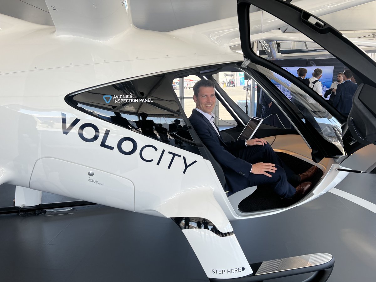 👋 We are at #ILA22 in Berlin to visit our partner <a href="/volocopter/">Volocopter</a>. "It is very inspiring to see how the vision of our developments becomes reality", says Joern - Matthias Derrer, Head of #UAM Solutions at LHIND. Together we have developed the digital backbone #VoloIQ.