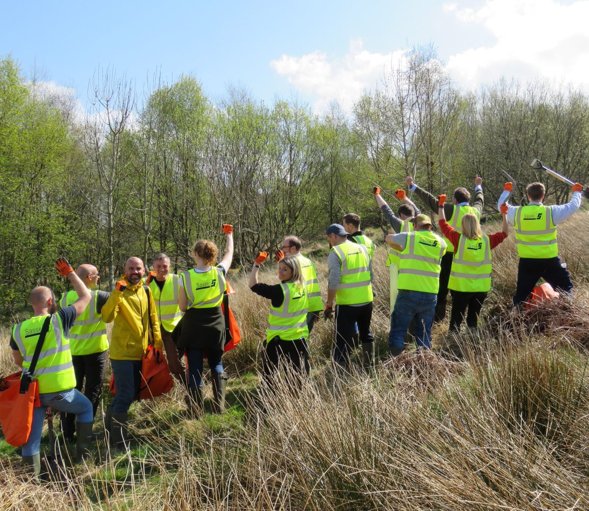 „Unser Tag im Forst war gefüllt mit ganz besonderem FM. Mag der Wald auch noch so wild aussehen: Alles folgt einer Ordnung, eins hängt vom anderen ab, selbst Kleinigkeiten brauchen immer wieder Aufmerksamkeit." 
Mehr dazu in unserem Blog sasse.de/wald/
#CSR #Wald