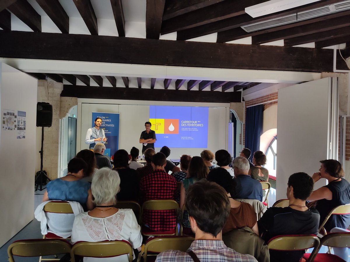 caueloiretcher's tweet photo. #CarrefourdesTerritoires #LoirEtCher Des ateliers animés par le CAUE sur la #désimperméabilisation d’une #courdécole et la #gestiondeleau dans les #espacespublics https://t.co/cFahZekixv