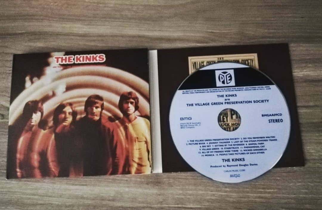 Sin encuestas ni rankings de los que luego me siento presa, ¿discos favoritos de los 60s? Los míos van variando, postulo uno por cada día de la semana:

-The Village Green Preserv..
-Revolver
-Wheels of Fire
-Led Zep II
-Oddesey &amp; Oracle
-Trout Mask Replica
-Forever Changes