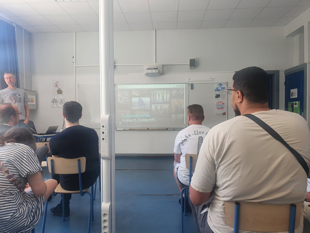 1ere édition du Gaming Day organisé par #poleemploi! et l´#adep! 🎮😁
+90 personnes ont assisté toute la journée à des animations pour découvrir les métiers du jeu vidéo et du numérique 🕹💻 Une belle journée riche en échanges 👍 Seule question à la fin: à quand la prochaine? 😉