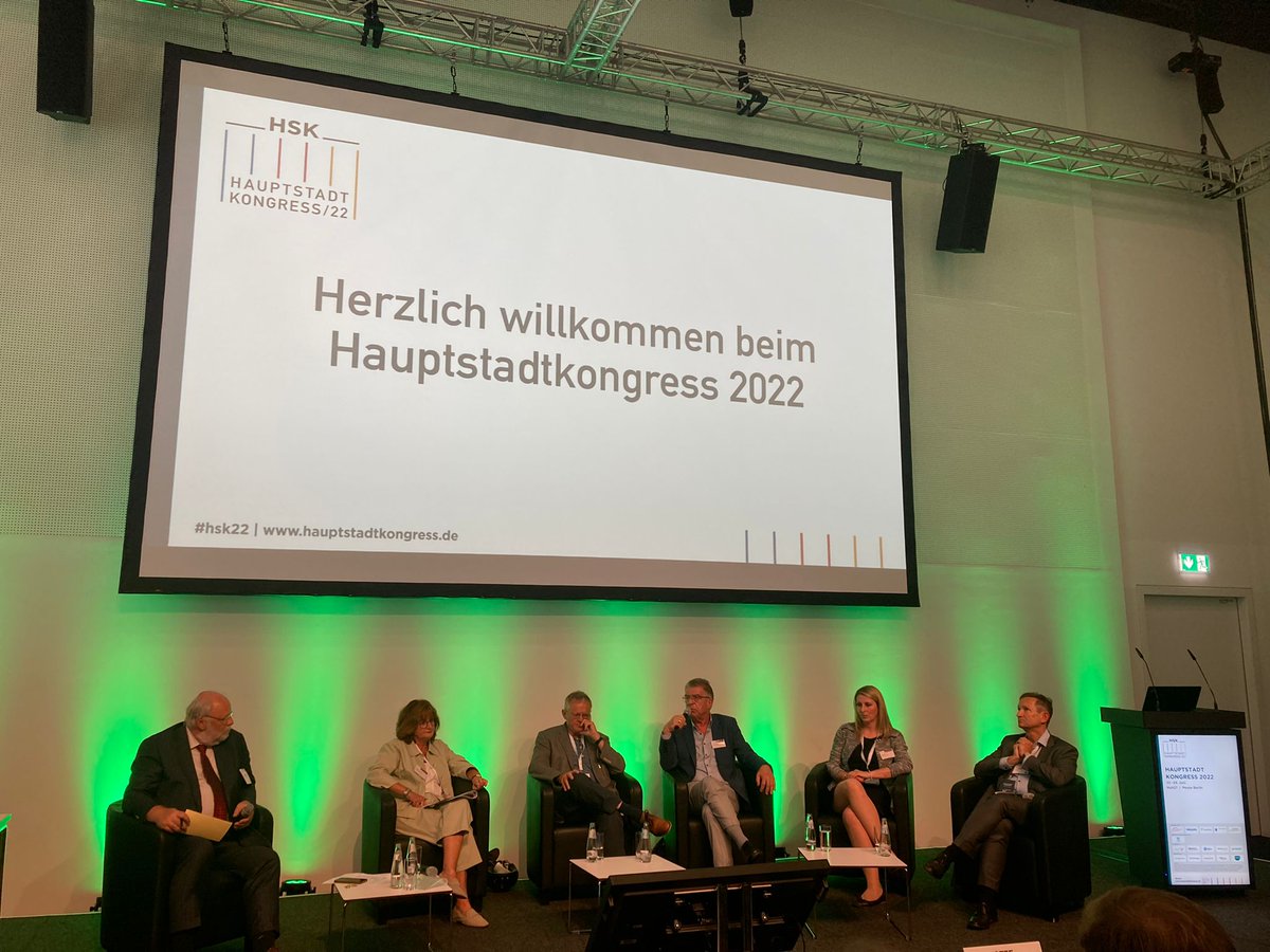 HashtagGesund's tweet photo. #HSK22 Tag 1 u.a. zu integrierter Versorgung 2.0: wir brauchen eine neue Konzept- und Finanzierungslogik und klare Messgrößen für Outcomes für die zukünftige Gesundheitsversorgung @Hel_Hildebrandt @DrAKloepfer - da stimmen wir wohl zu 👍 https://t.co/NabxZPLQxb