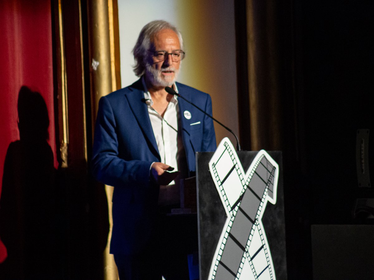 🎬 X Festival Nacional de Cortometrajes #PlasenciaEncorto🏆El Premio compromiso con el cine en Extremadura es para El Festival de Cine Inédito de Mérida <a href="/FCIMerida/">FesCineIneditoMerida</a> recoge el premio <a href="/angelbrizher/">Ángel Briz Hernández</a> director del festival y <a href="/DavidGarridoBaz/">DavidGarridoBazan</a> director de programación.