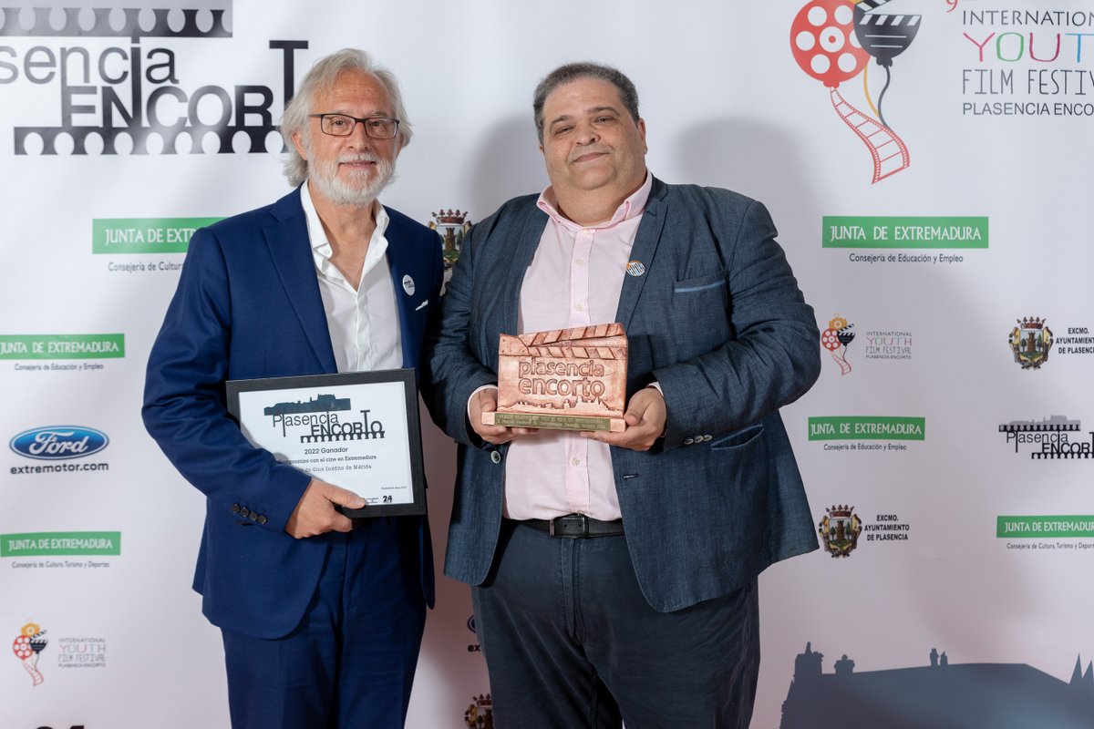 Entregó el premio Natalia Pérez, <a href="/NatBm35/">Nat Natalia Pérez</a> directora del Festival Nacional #PlasenciaEncorto. #extremadura #cine 
➡️ Todas las Fotos en nuestra web! plasenciaencorto.com/category/galer…