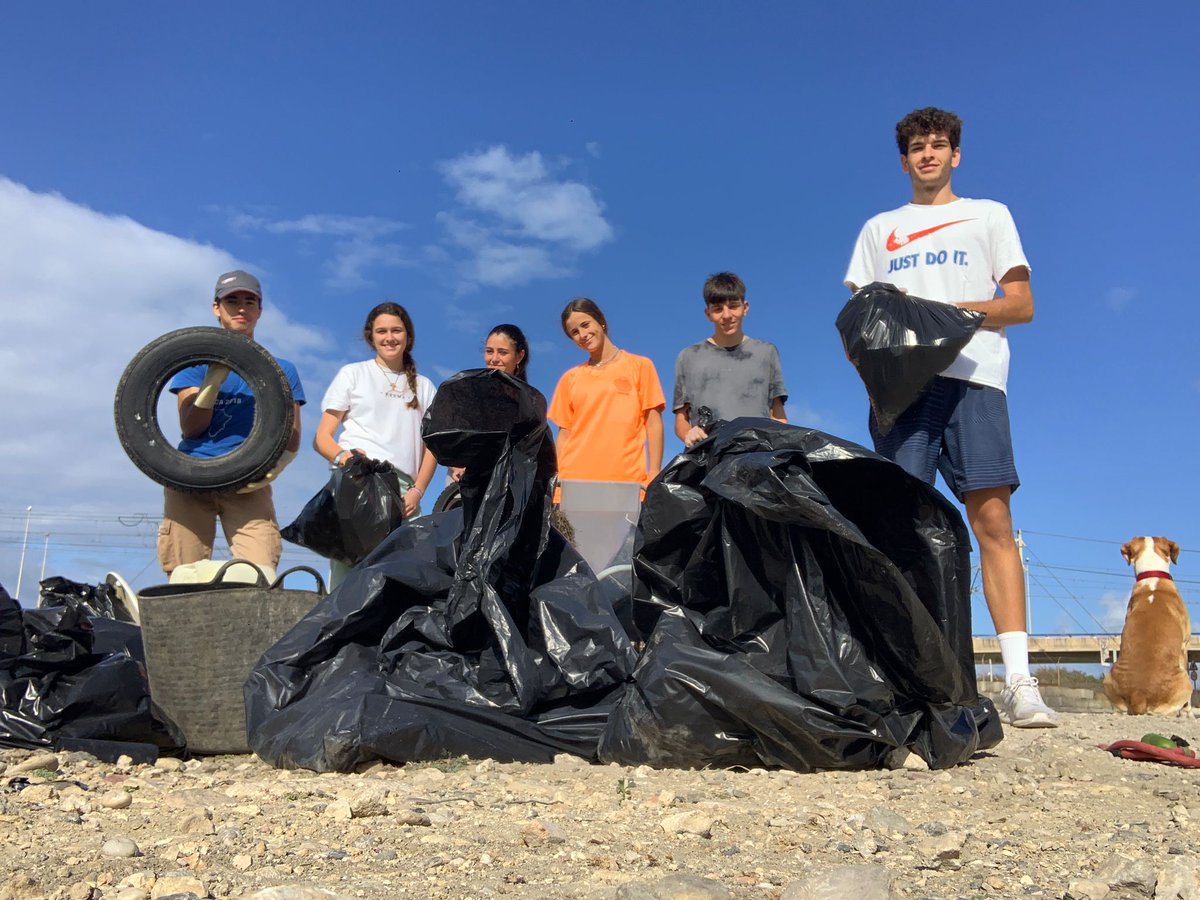 España Rumbo al Sur (@espanarumbosur) on Twitter photo Hoy los expedicionarios gaditanos de #ERS2022 están recogiendo plásticos en la bahía de #Cádiz para evitar la contaminación de nuestros mares. 🌊♻️
¡Qué gran iniciativa! 👏 Gracias a todos los que habéis participado y a <a href="/Torre_Tavira/">Cámara Oscura</a> por organizarlo.
.
.
#ERS #Andalucía Hoy los expedicionarios gaditanos de #ERS2022 están recogiendo plásticos en la bahía de #Cádiz para evitar la contaminación de nuestros mares. 🌊♻️
¡Qué gran iniciativa! 👏 Gracias a todos los que habéis participado y a <a href="/Torre_Tavira/">Cámara Oscura</a> por organizarlo.
.
.
#ERS #Andalucía