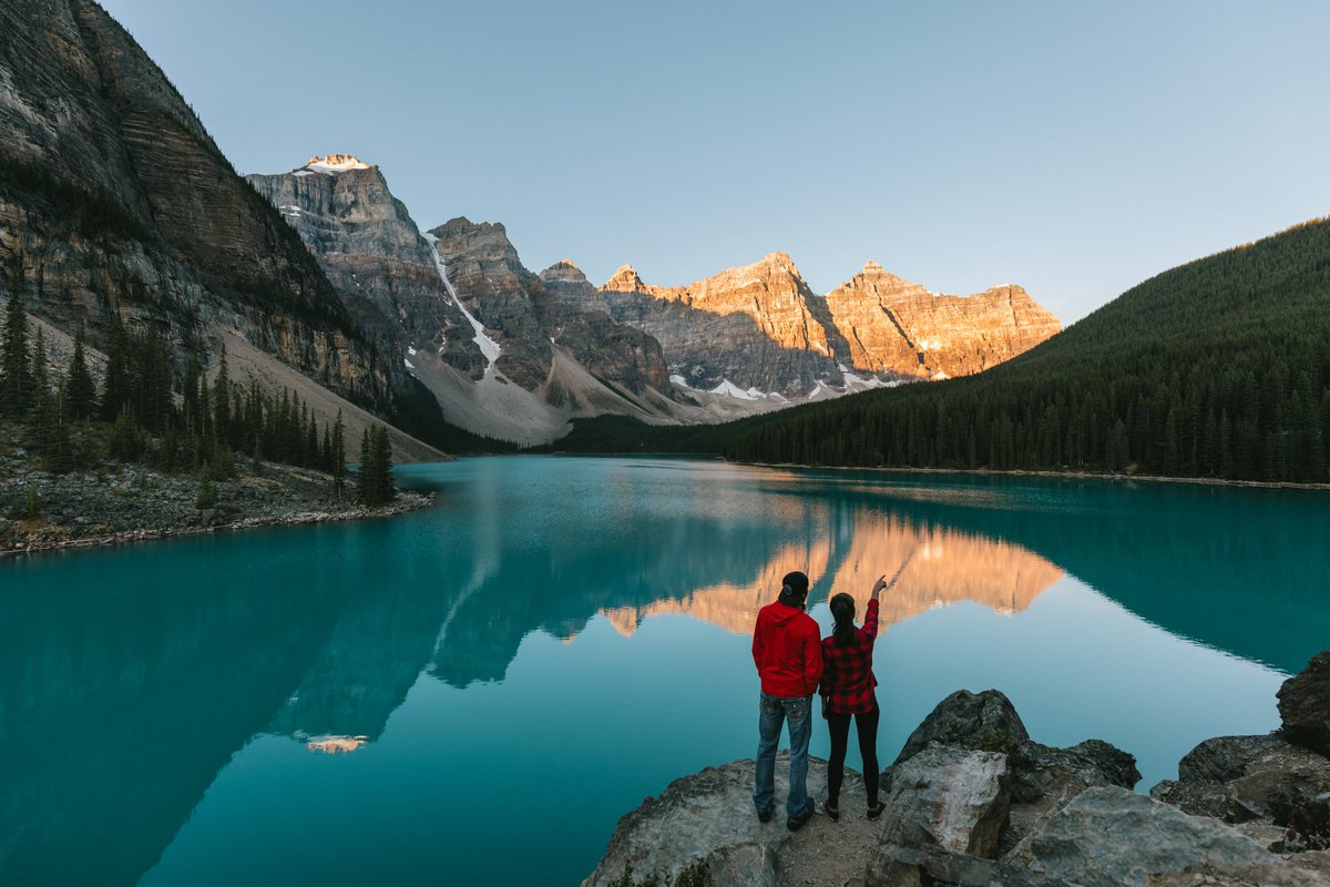 #CanadaChat A6: Banff and Lake Louise come alive in the summer and we’re always so excited to welcome visitors from all over the world. Our community is here to make your visit one to remember, and you'll be going home with plenty of memories! #MyBanff | @ExploreCanada