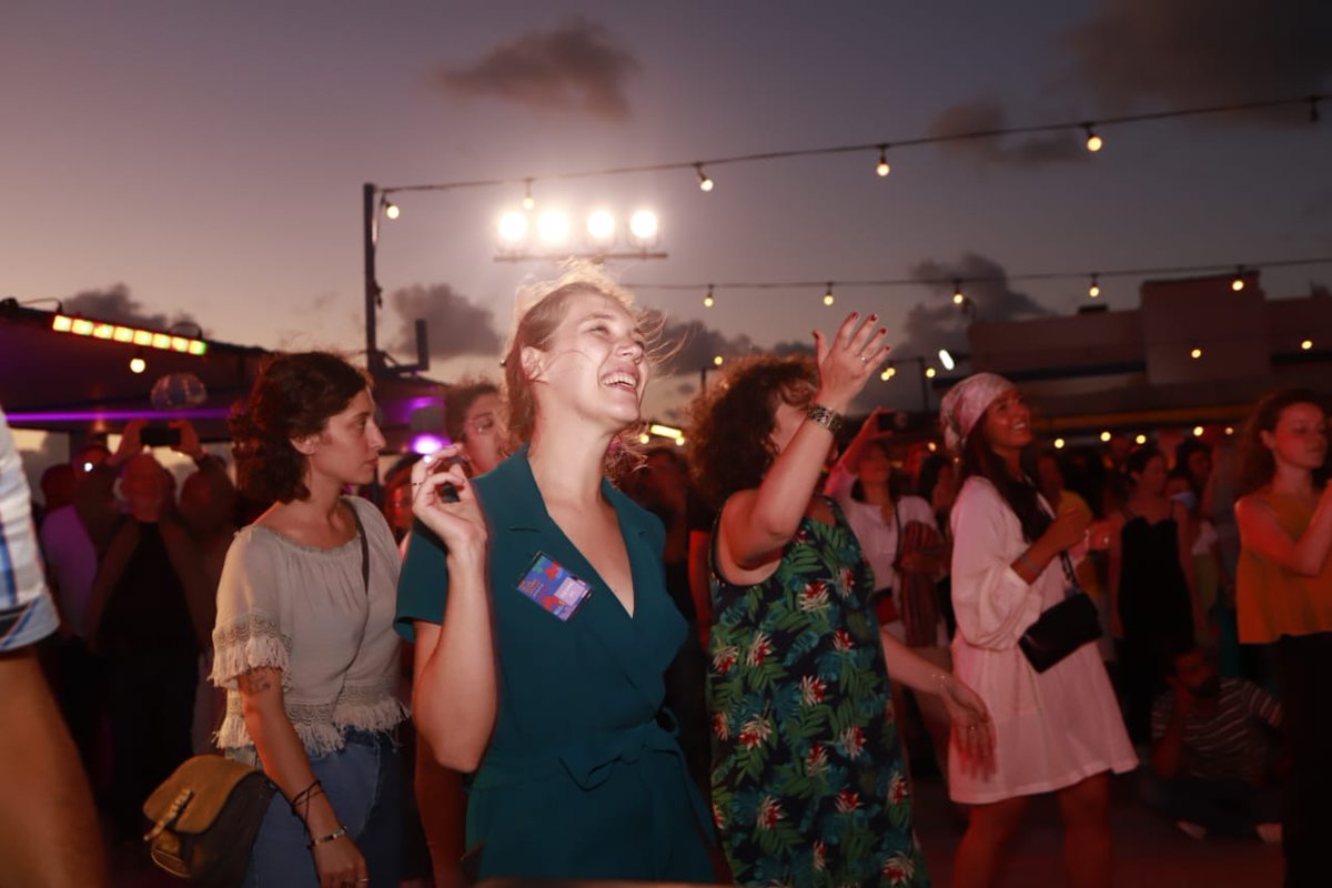 InstitutFrLiban's tweet photo. L'Institut français du Liban vous dit MERCI ! Vous avez été nombreux à venir danser jusqu'au bout de la nuit hier soir pour la fête de la musique !☀️🎵 https://t.co/X694WFD1Ke