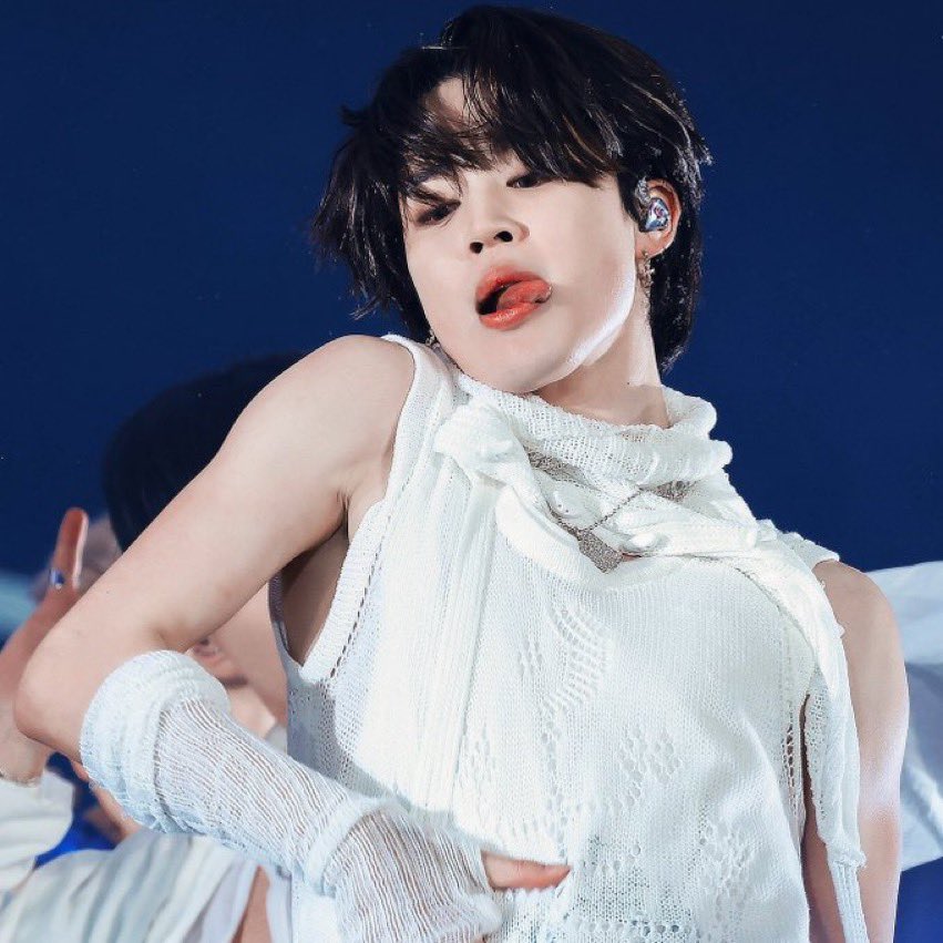 xjzenx's tweet photo. armys hyping up this but if I say Jimin is a trans woman I’d be the bad one https://t.co/cvmNgxedaC