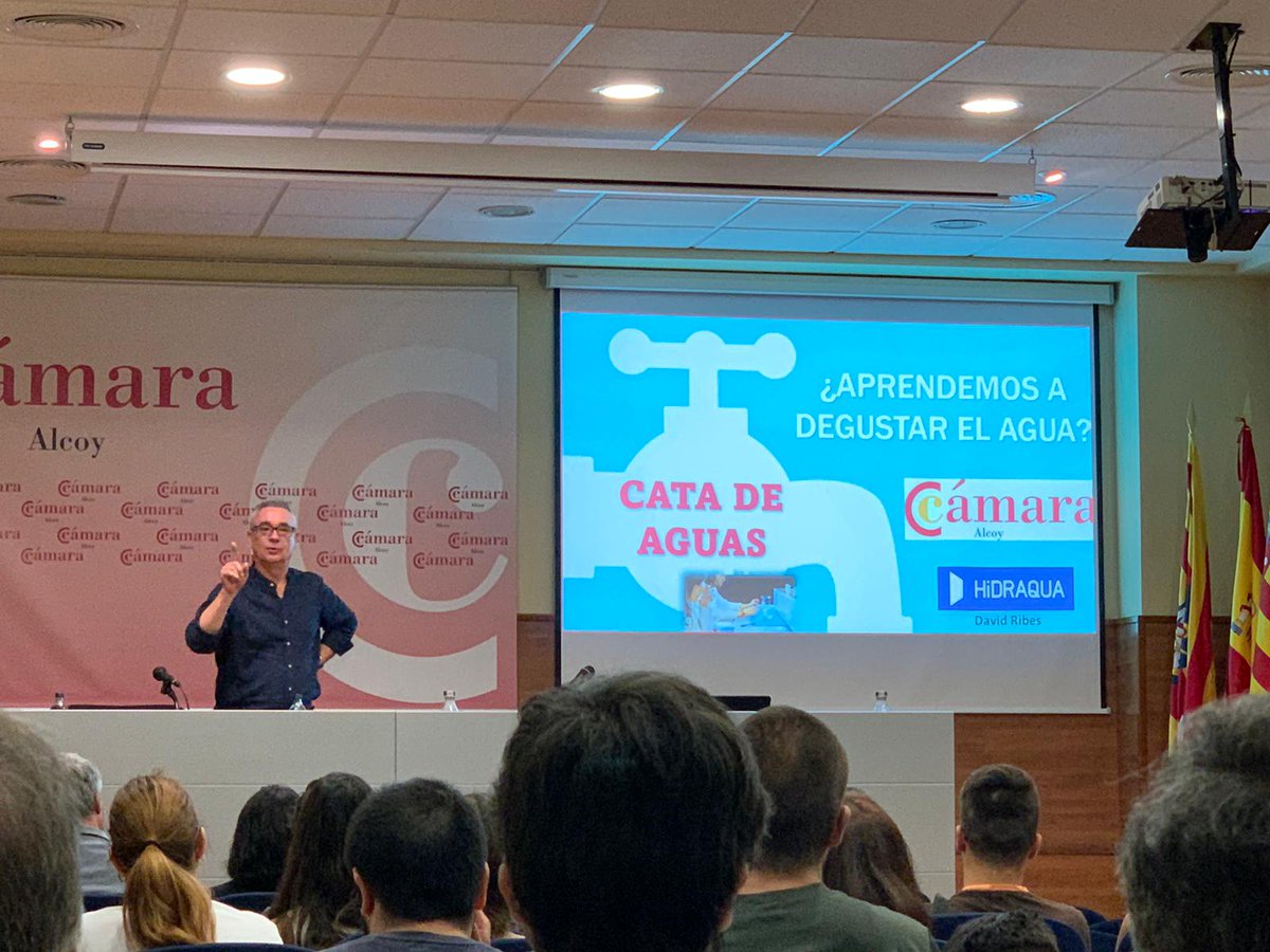 DavidERibes's tweet photo. Muchas gracias a @camaraalcoy por el tema elegido para la jornada de hoy "UN VASO DE AGUA DEL GRIFO POR FAVOR, AGUA SEGURA Y DE CONFIANZA", y sobre todo por invitar a @infoHIDRAQUA y permitirme explicar porqué #YoBeboAguaDelGrifo
GENIAL EXPERIENCIA!!! ... y estupenda #CataDeAguas https://t.co/8WeqR3uc5C