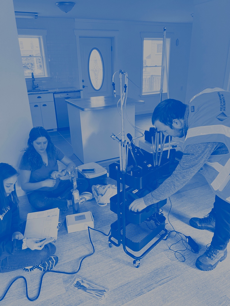 parsons_HML's tweet photo. A team of talented and curious industrial hygienists are setting up to test the indoor air of #PAHempHome for a bunch of harmful chemicals commonly found in homes.
#IAQ #indoorairquality #materialhealth #healthyhomes #hemplime #healthyaffordablehousing
https://t.co/EapS3cciqt https://t.co/Mck0TzPym4