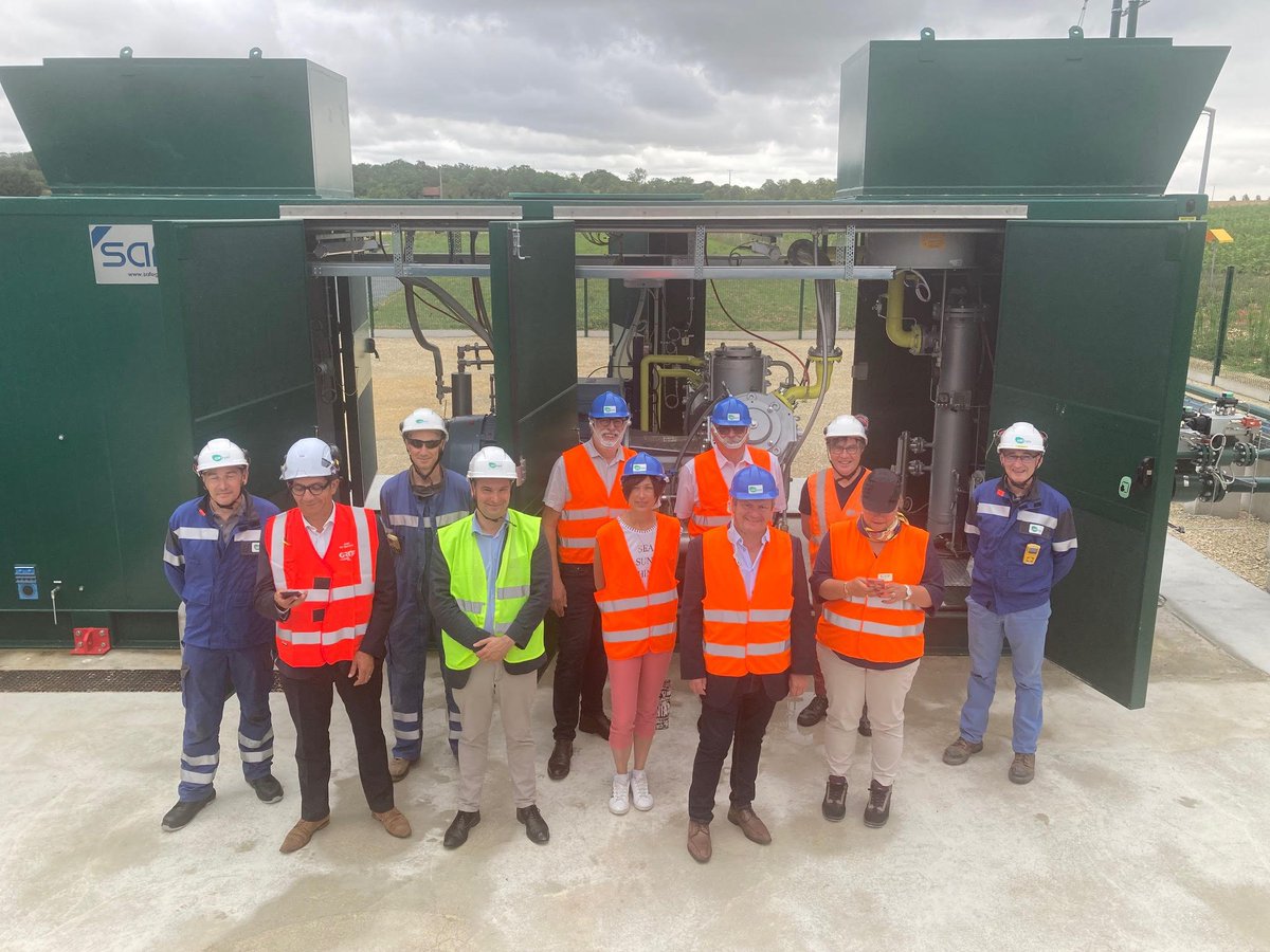 natrangroupe's tweet photo. ✂ Inauguration du 1⃣er rebours de #GRTgaz en @RCValdeLoire à Marmagne (18).

Le rebours permettra d'accueillir près de 137 millions de KWh/an de #biométhane, un gaz 100% renouvelable et local, représentant l'équivalent de la consommation d'~ 35 000 🏠 récents chauffés au #gaz. https://t.co/4WwDU3mdjw