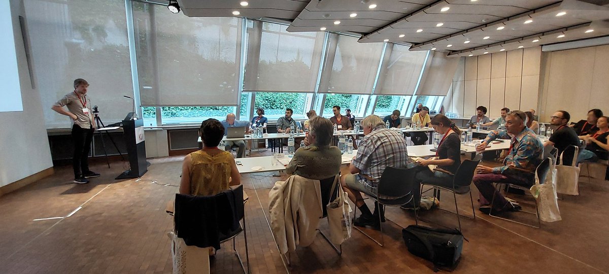 KLIAustria's tweet photo. Love that philosophers are playing an important role heavy-lifting the discussion sessions. Jan Baedke @RotoRub scaffolding the conversation at the end of the afternoon session #BioAgency #AltenbergWorkshop https://t.co/tFtKO8EnVC