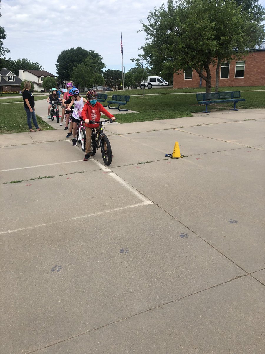 LPSHealth_PE's tweet photo. More awesome summer school PE going on in the district!  Mr. Baum is leading a great bicycling unit at Humann! #SummerPE https://t.co/lia41V6XbS