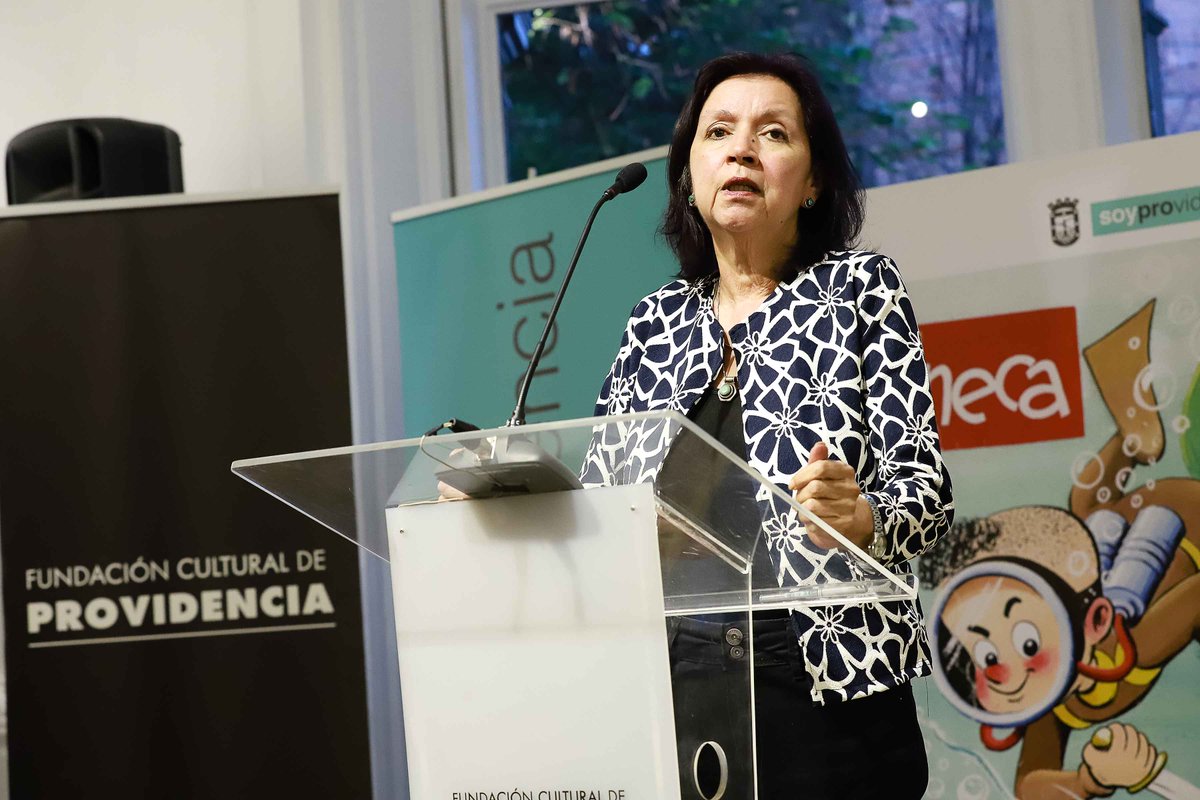 CulturaProvi's tweet photo. Lamentamos el fallecimiento de #AdaLobos hija del destacado dibujante e historietista chileno #ThemoLobos con quien realizamos la exposición "El viaje de Themo Lobos" el 2018, en homenaje a su padre.  Te compartimos un video de la muestra https://t.co/kNomMoHjhy https://t.co/Y2FFZiC3aY