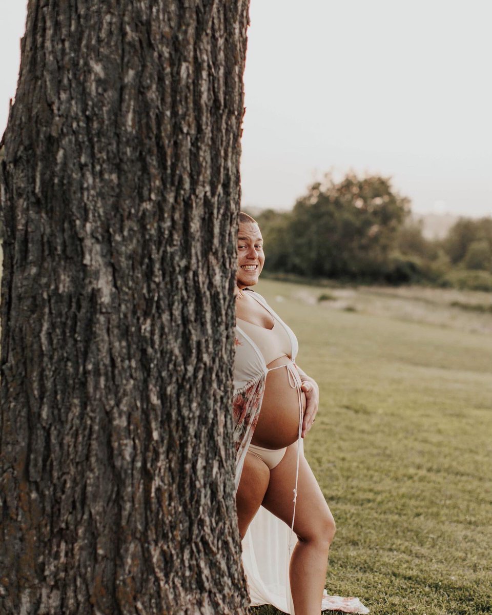 iHeartChubbs's tweet photo. We had too much fun at our maternity shoot! @radiochubbs I love you! #MaternityPics #Baby #DallasDay #ThirdTrimester https://t.co/nBBCmWsC3V