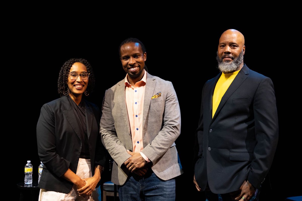 ibramxk's tweet image. My first time meeting in the flesh @cbabibayoc, the illustrator of #GoodnightRacism, was last night in St. Louis! Also my first time reading from #HowToRaiseAnAntiracist. TY @kirabanks for steering a powerful convo, @LeftBankBooks and everyone who packed the @TheGrandelSTL.✌🏾