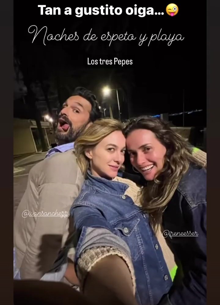 IvanSanchezArg's tweet photo. Tan a gusto @ivansanchezz_ @Martahazas @IreneEsserQ 💙🤳🏻😍🌌 https://t.co/toTIiXuFfR