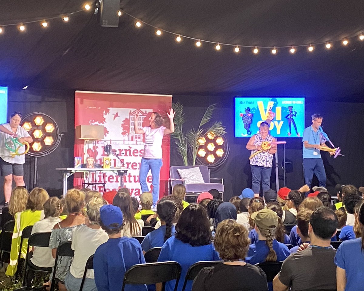 kidsstoryworld's tweet image. What a start to today’s @kidslitfest! Today @MaryAliceEvans exploded into our morning!!!! Should be said - Maz needs to come with a health warning. Caused us to laugh so hard our sides nearly split! BRILLIANT and Vi-vacious as ever 🤗#kidslit #explodinglifeofscarlettfife #ViSpy